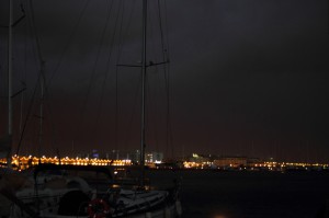 Abendstimmung im Hafen von Rom mit Gewitterwolken CC BY-NC-SA 4.0 Ulrike & Stefan Engeln
