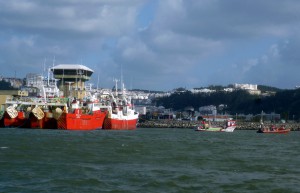 Fischtrawler Fiuza wieder am Pier in Nazaré in korrekter Position