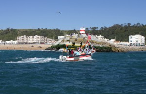 geschmücktes Fischerboot am Dia do Homem do Mar